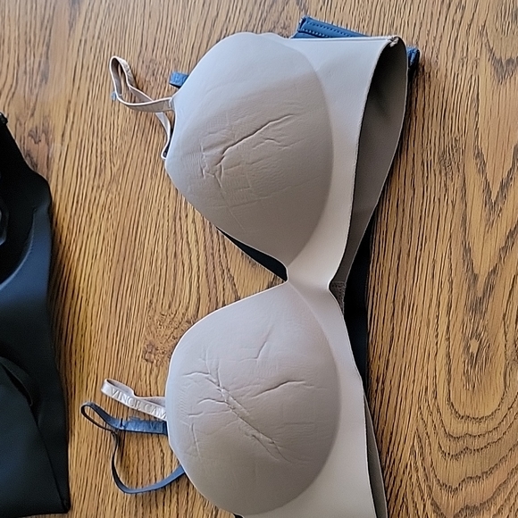 3-pk Wire-free Vince Camuto Bras Navy, Black, Tan 38C - Picture 4 of 6